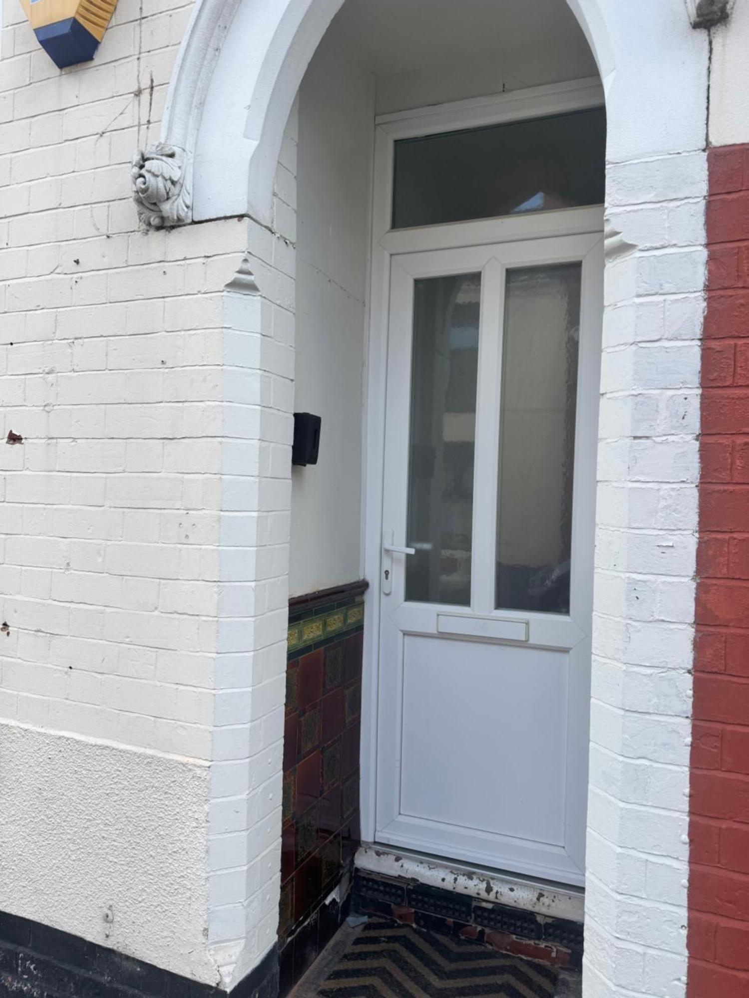 Stylish Near Shopping Dining - Book Summer Now Nottingham